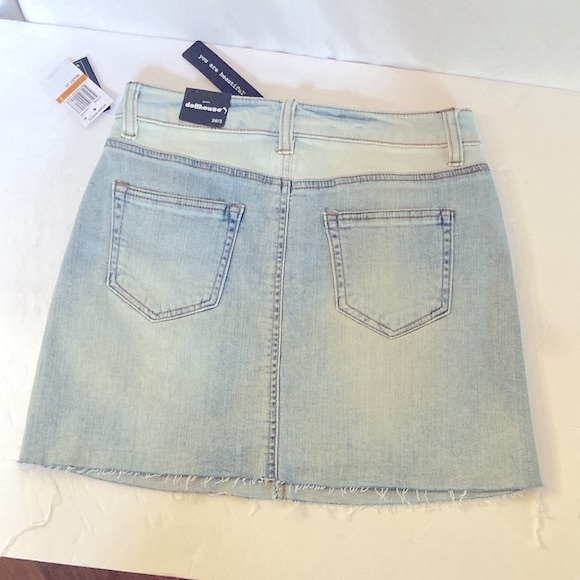 DOLLHOUSE Jean Mini Skirt Two Tone Denim Size 3 Raw Hem Pulled Threads NWT - Picture 2 of 2